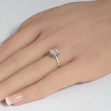 <span style="color:purple">¡ESPECIAL!</span> Anillo solitario de oro blanco de 14K con diamante talla princesa de 1.20ct G SI, talla 7
