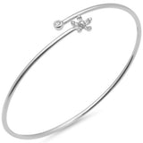 <span style="color:purple">¡ESPECIAL!</span> Brazalete abierto de oro blanco de 14K con diamantes en forma de flor, de .14 ct G SI