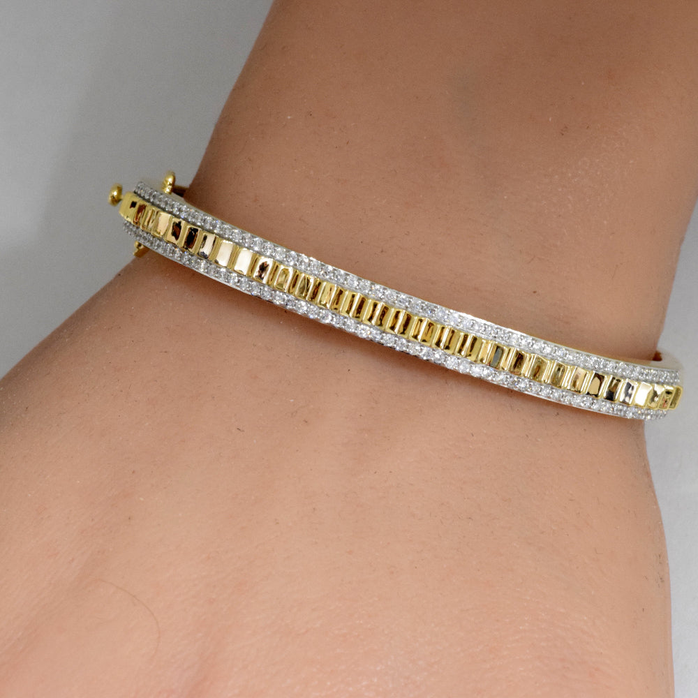<span style="color:purple">¡ESPECIAL!</span> Brazalete de oro amarillo de 14K con diamantes de 1.05ct G SI