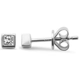 Pendientes pequeños de oro blanco de 14K con diamante de corte princesa de 0,12 ct, color G, pureza SI.