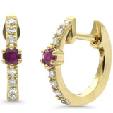 Pendientes pequeños de oro amarillo de 14K con diamantes y rubíes de .26ct G SI