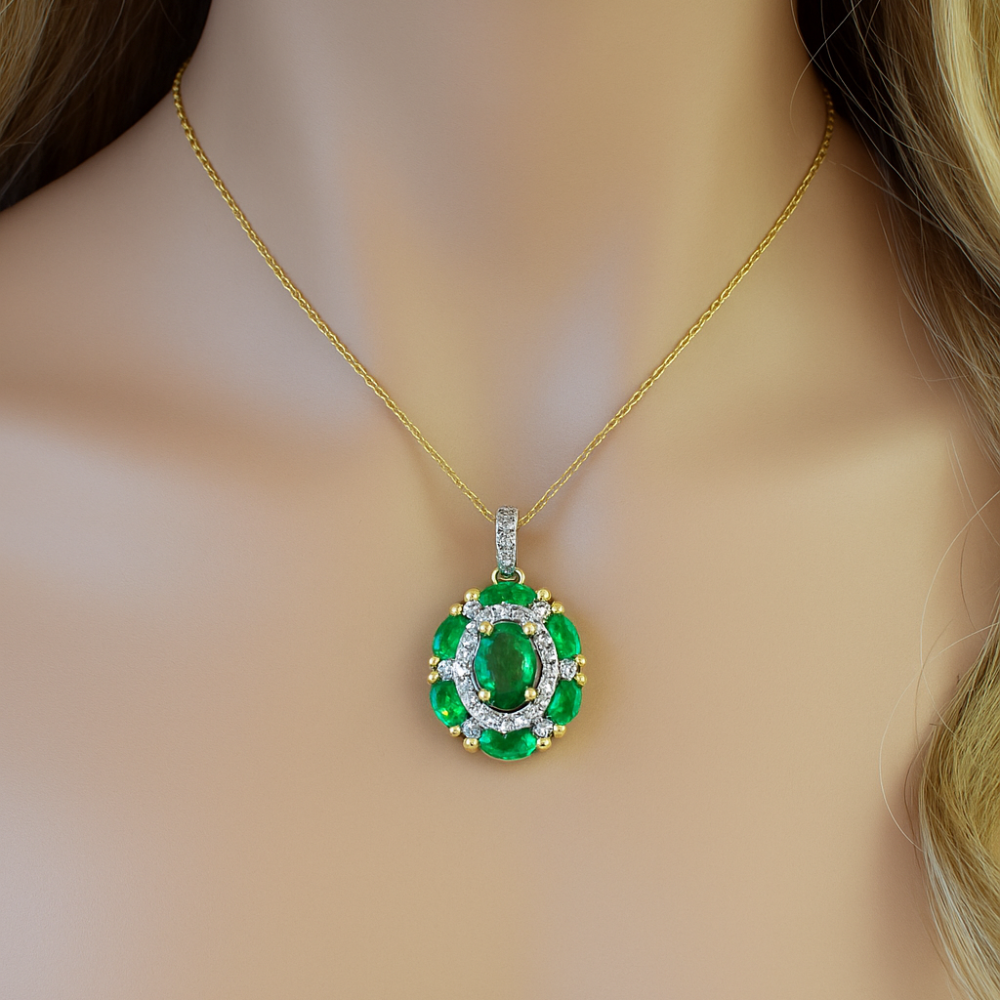 <span style="color:purple">¡ESPECIAL!</span>.89 ct G SI Diamante y Esmeralda en Oro Amarillo de 14K Colgante con Cadena de 18"