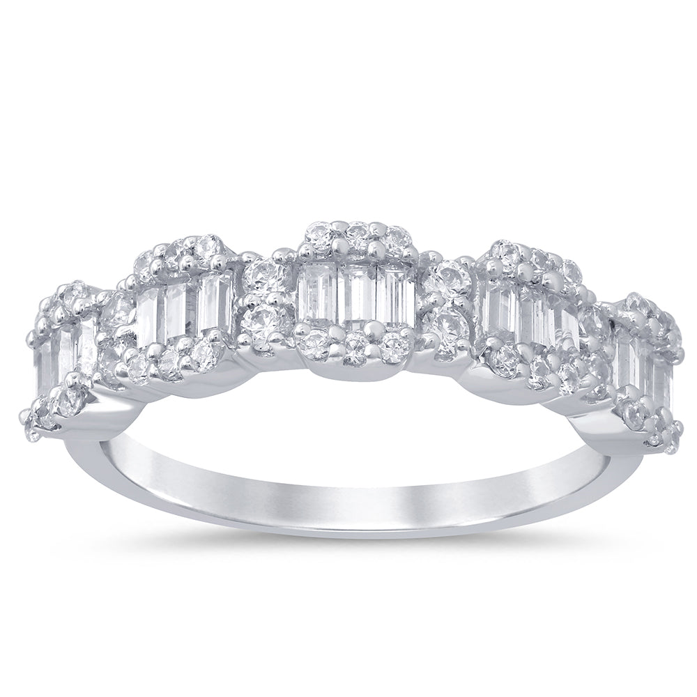 <span style="color:purple">¡ESPECIAL!</span>.72ct G SI Anillo de banda de diamante de talla baguette y redonda de oro blanco de 14kt Talla 6.5