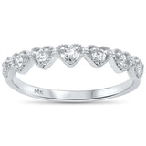 Anillo con banda de diamantes en forma de corazón de oro blanco de 14 kt, .19 ct, talla 6.5