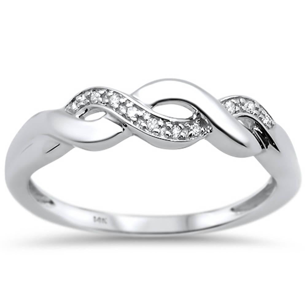 <span>¡LIQUIDACIÓN DE DIAMANTES! </span> Anillo de oro blanco de 14k con banda infinita de diamantes de .03ct, talla 6.5